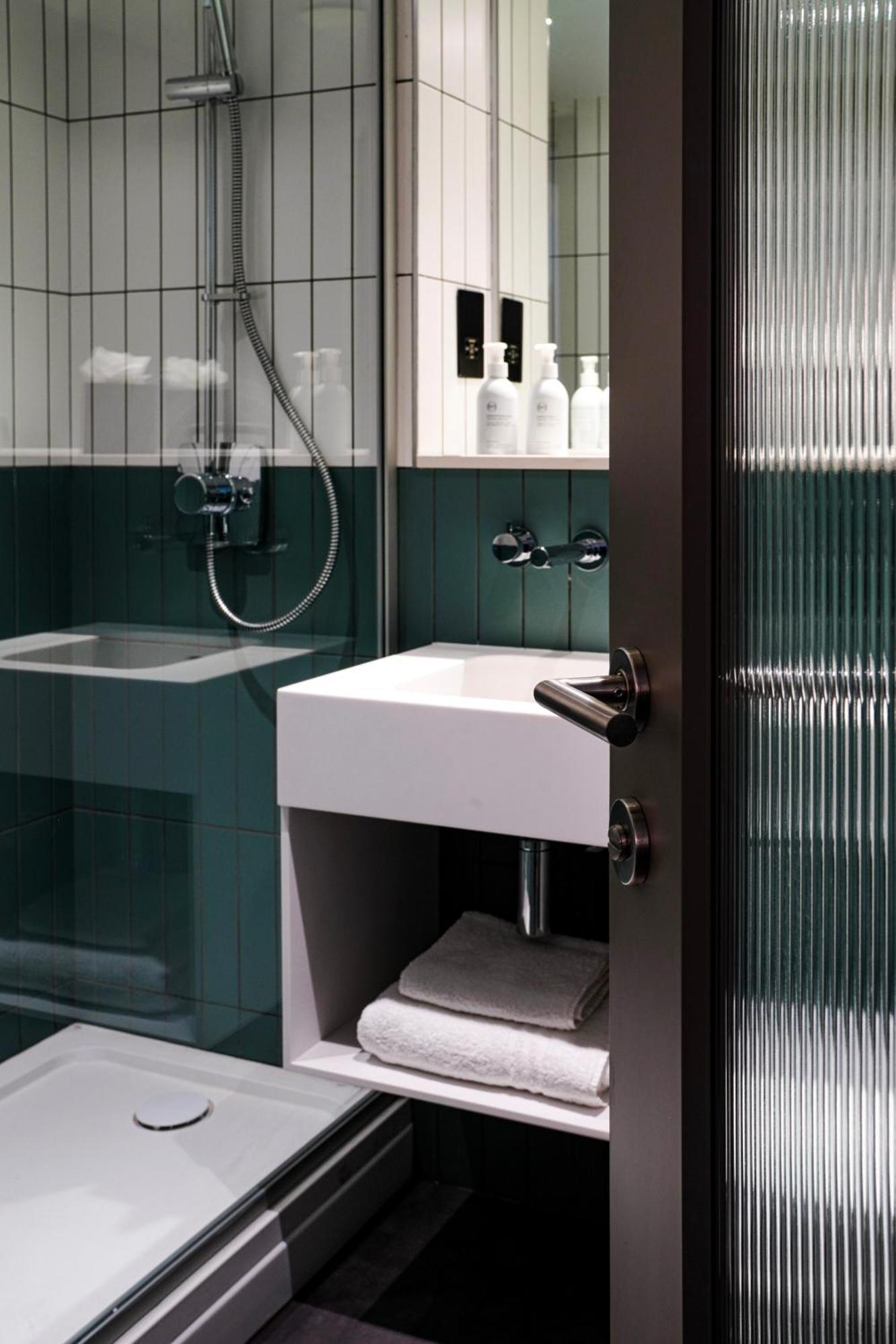 Southgate Hotel London East Barnet ภายนอก รูปภาพ