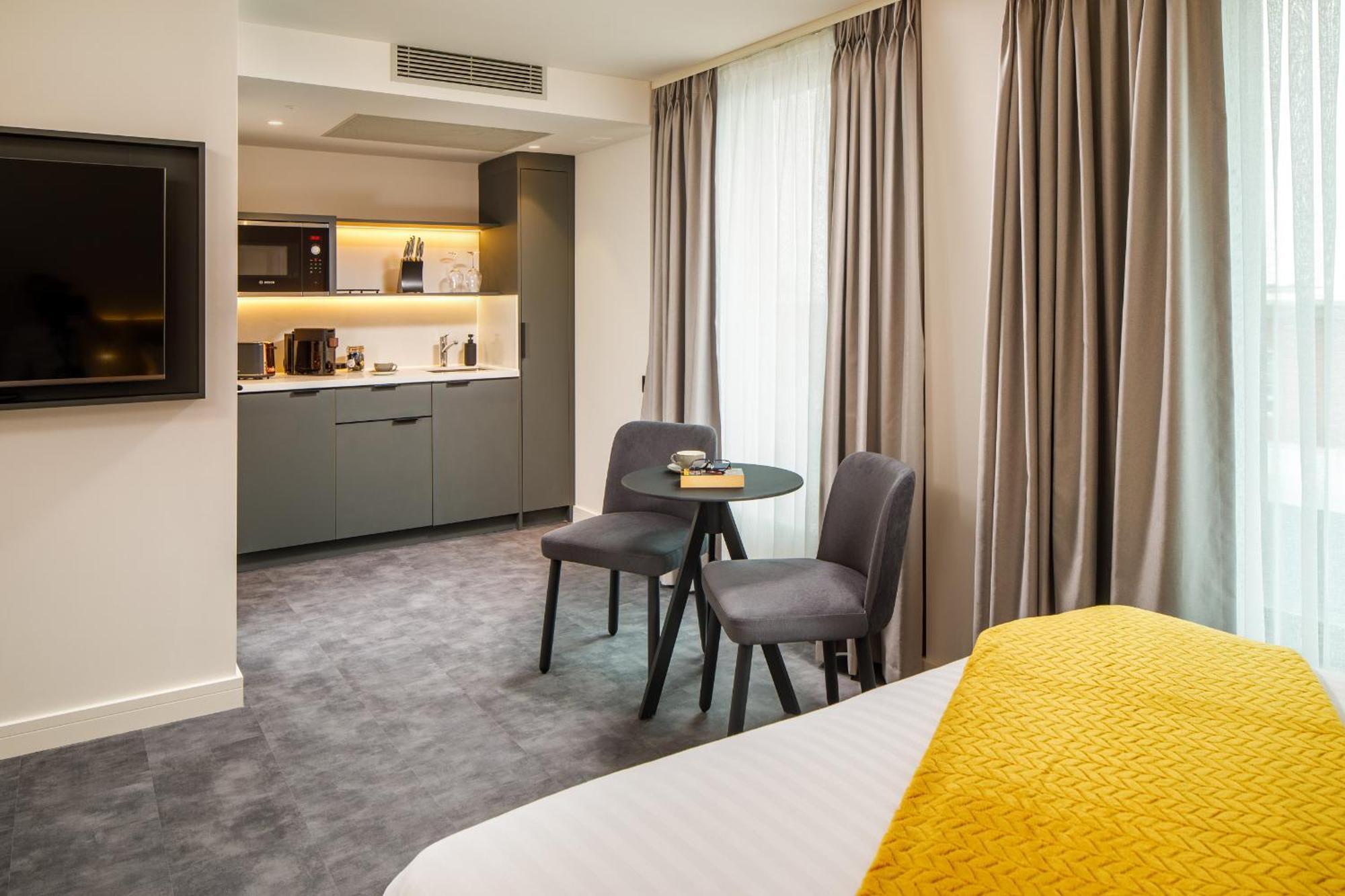 Southgate Hotel London East Barnet ภายนอก รูปภาพ